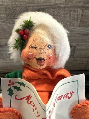 Vintage 1974 Annalee Mobilitee Christmas Caroler Doll 8” Winking Deck The Halls